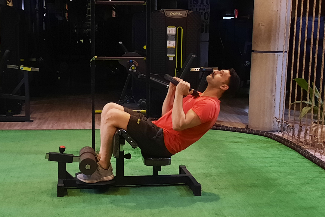 دراز و نشست دستگاه سی سی با وزنه