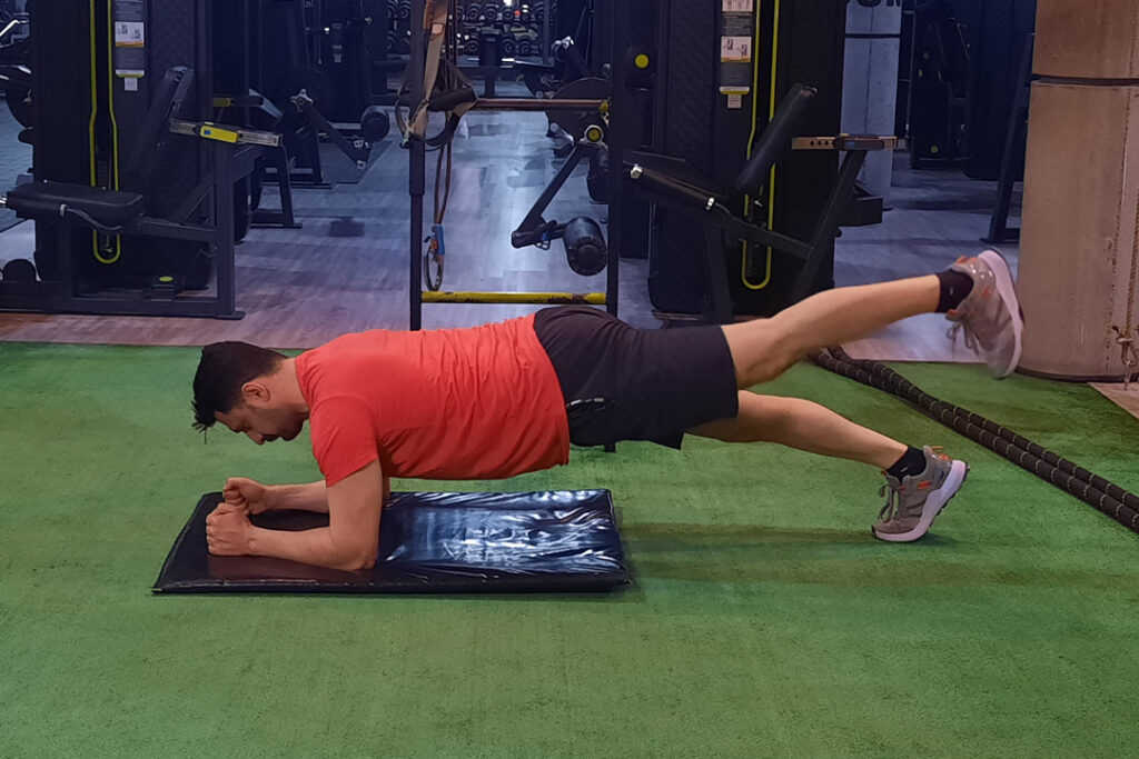 پلانک با بلند کردن یک پا