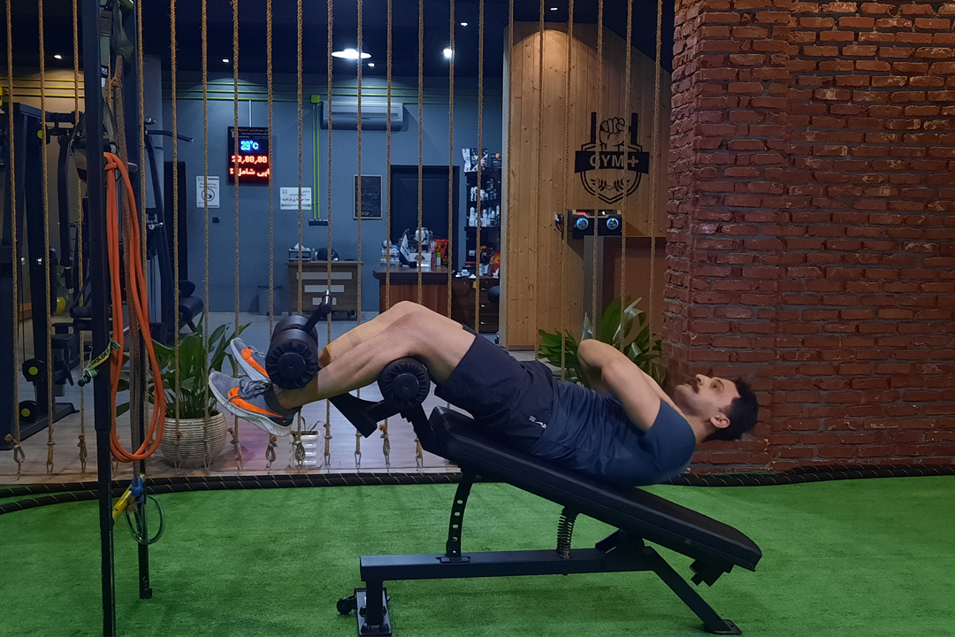 دراز و نشست نیمه میز شیب