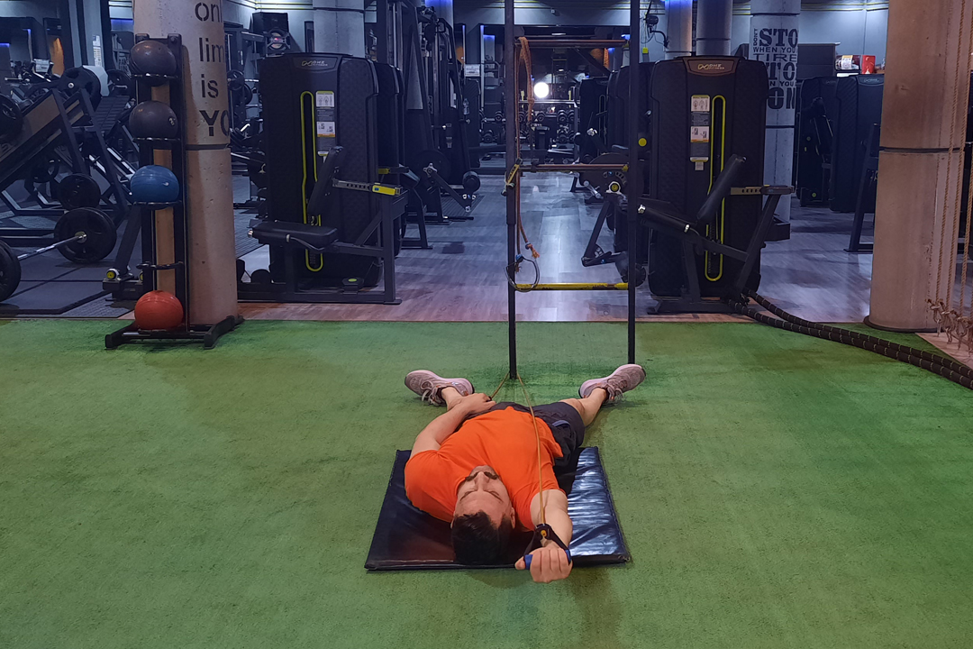 سرشانه جلو با کش تک خوابیده