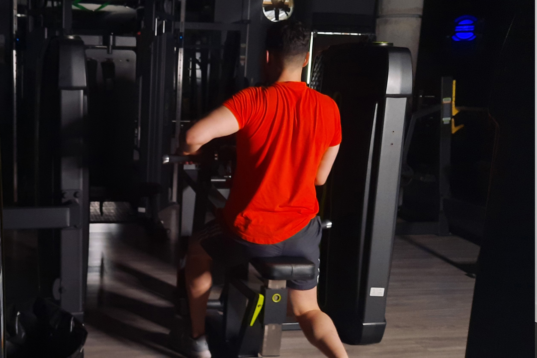 سرشانه پشت دستگاه اچ تک