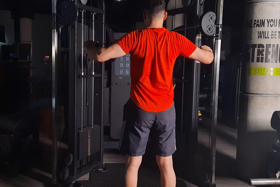 سرشانه پشت سیم کش ضربدری