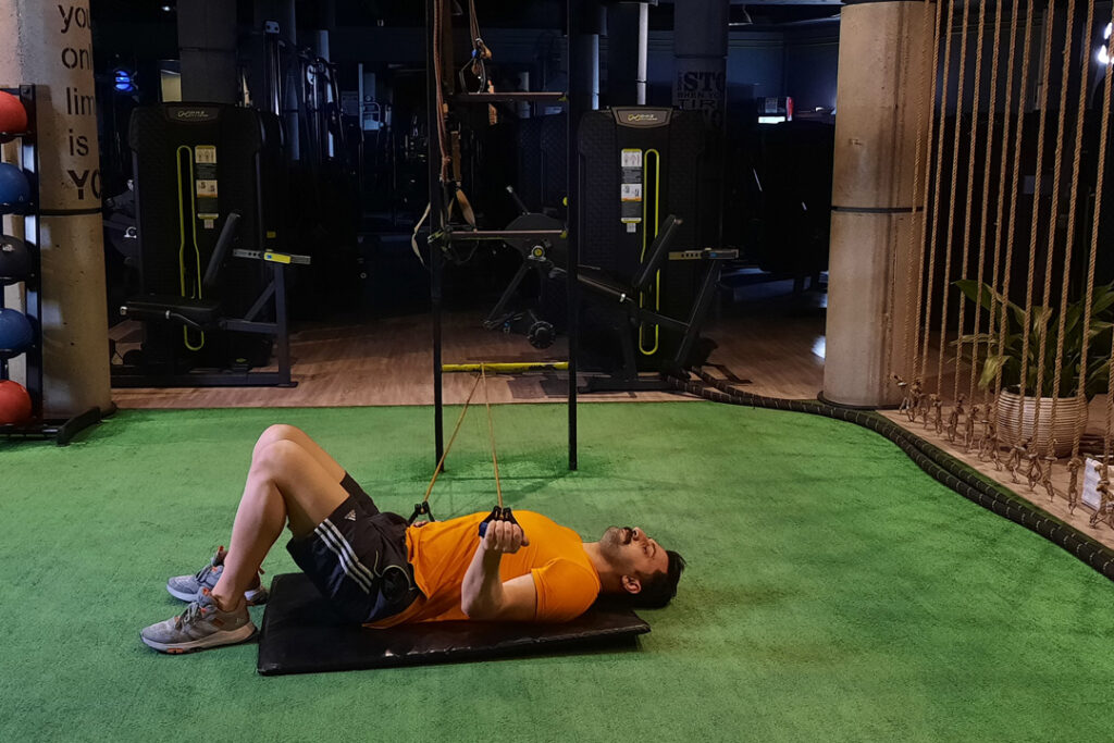 چرخش خارجی شانه با کش خوابیده