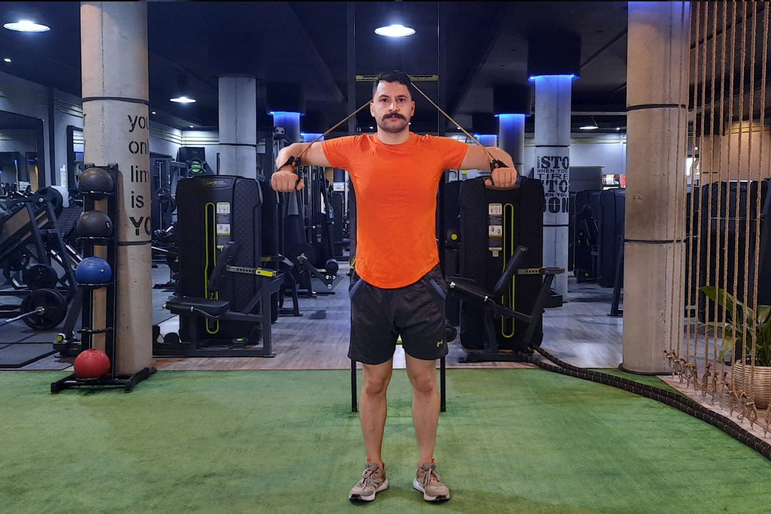 چرخش داخلی شانه با کش از بالا