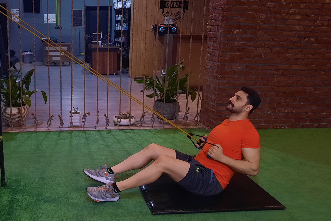 زیربغل قایقی با کش از بالا نشسته