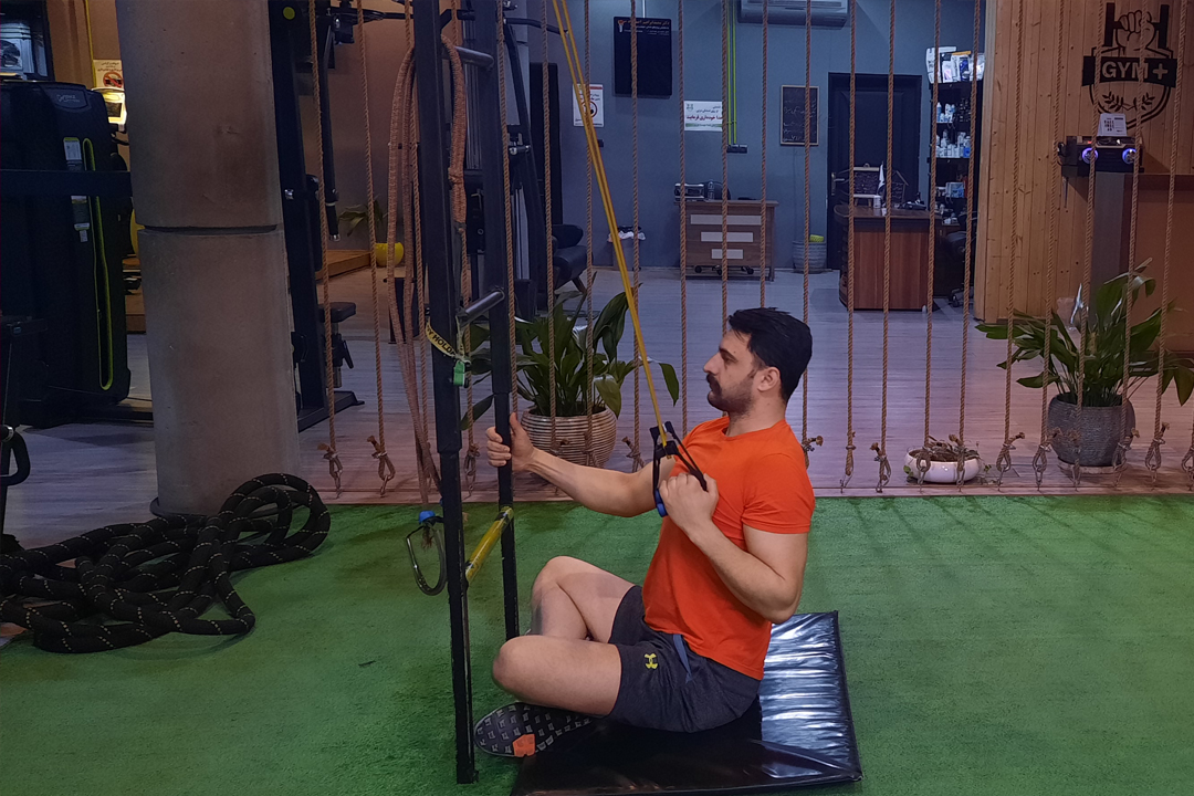 زیربغل با کش تک از بالا نشسته