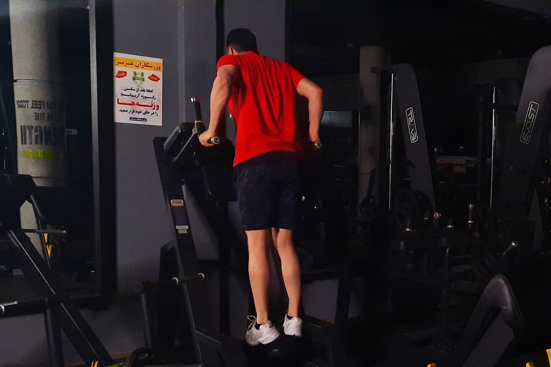 پشت بازو دیپ پارالل با وزنه