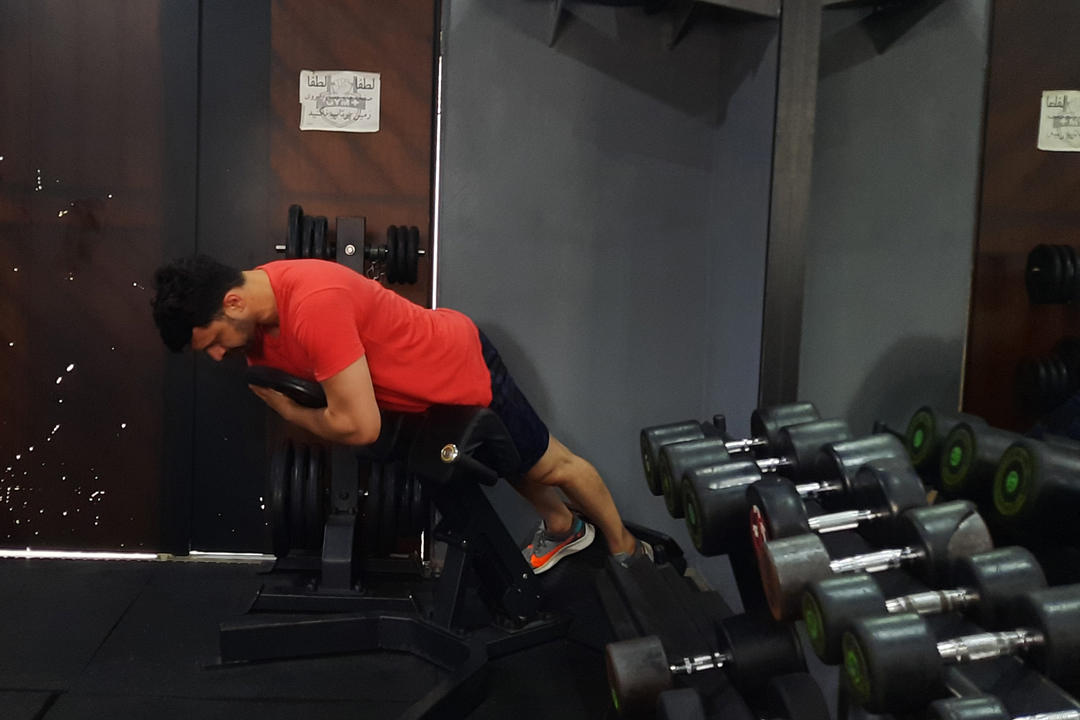 باز کردن کمر دستگاه با وزنه دست جمع 45 درجه