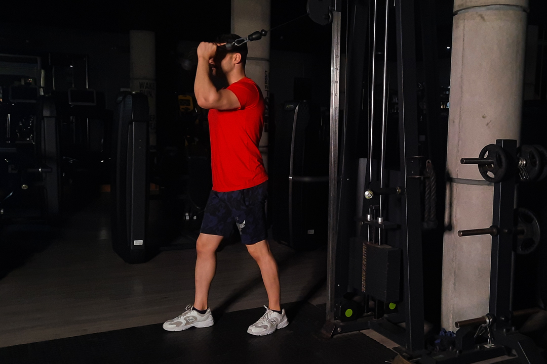 پشت بازو سیم کش طنابی تک بالای سر