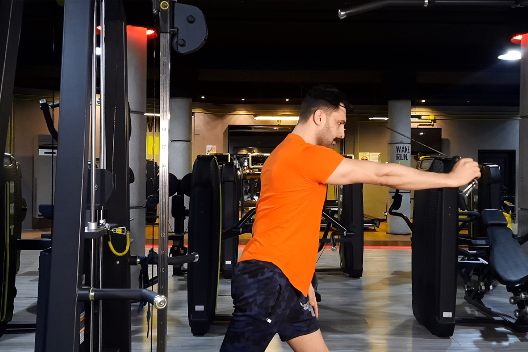 پشت بازو سیم کش تک از بالا بدون دسته