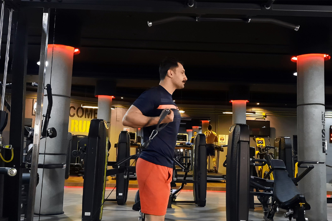 جلو بازو سیم کش تک از پشت