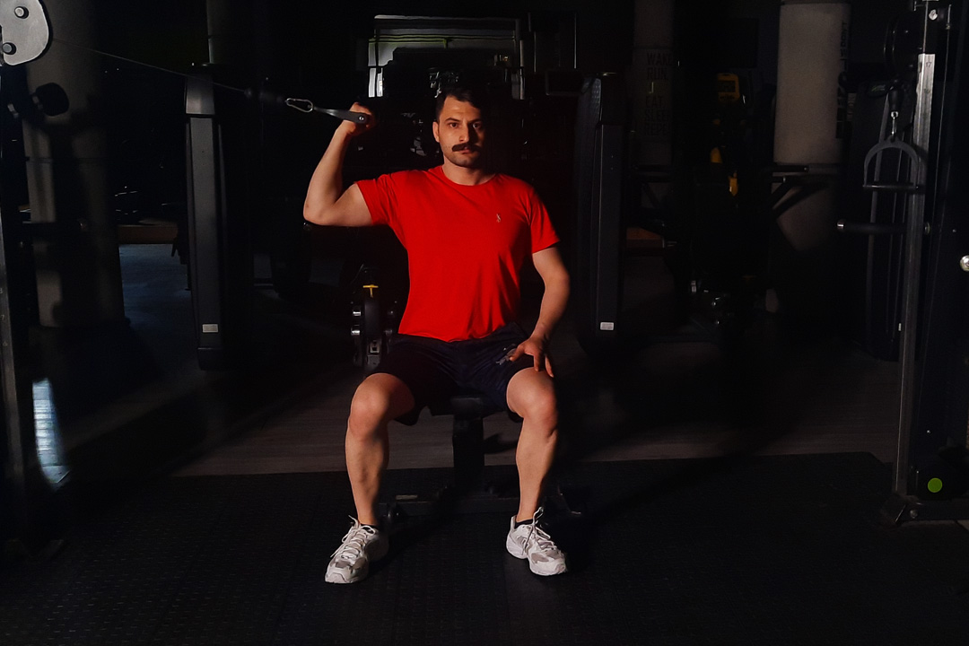 جلو بازو سیم کش آرنولدی تک نشسته