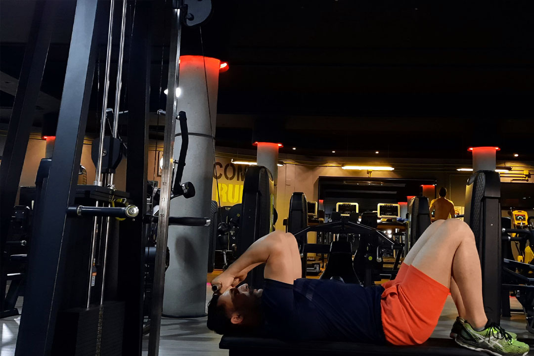 جلو بازو سیم کش از بالا خوابیده