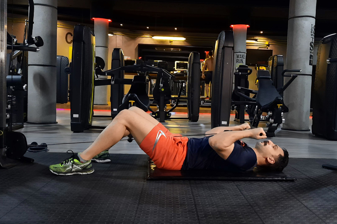 جلو بازو سیم کش از پایین خوابیده