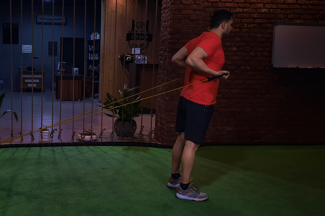 جلو بازو با کش جفت پشت بدن از پایین