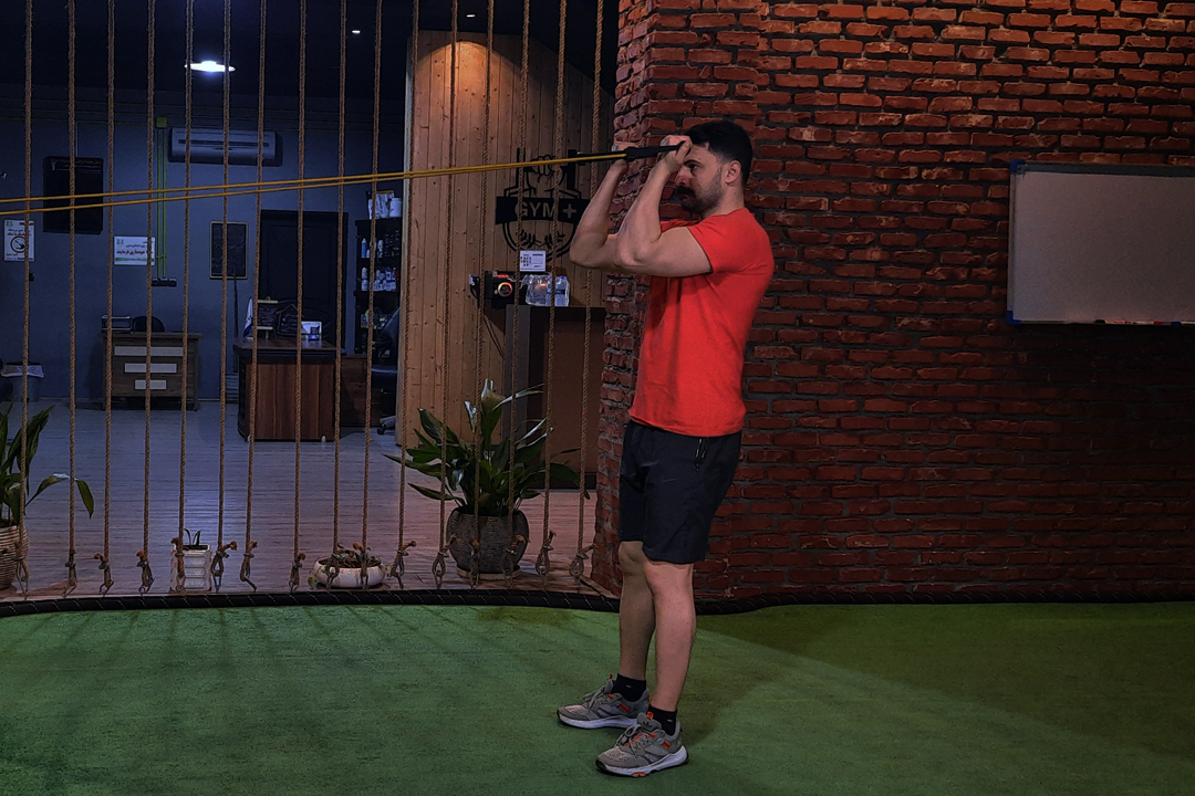 جلو بازو با کش جفت خم از بالا