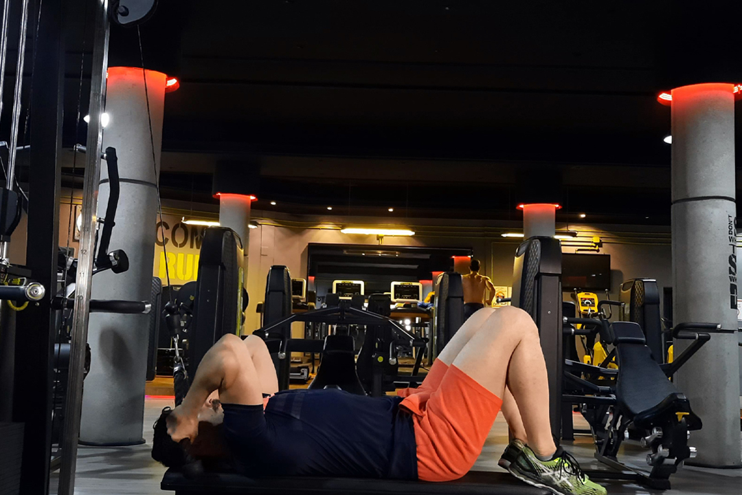 جلو بازو سیم کش طنابی از بالا خوابیده