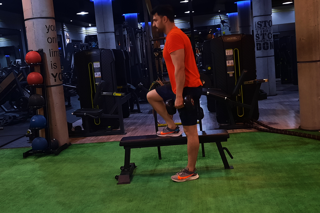 استپ تک پا به کنار دمبل