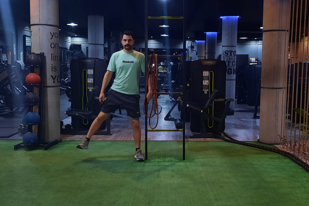 کیک ساید با کش دور ران ایستاده