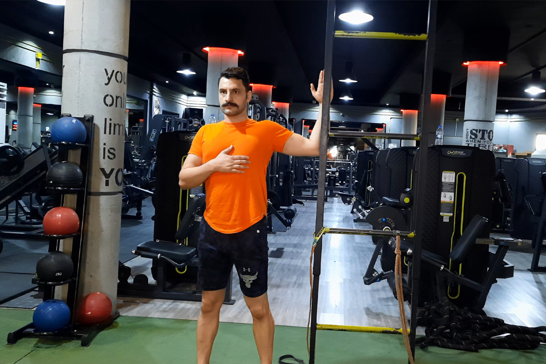 کشش سینه آرنج خم