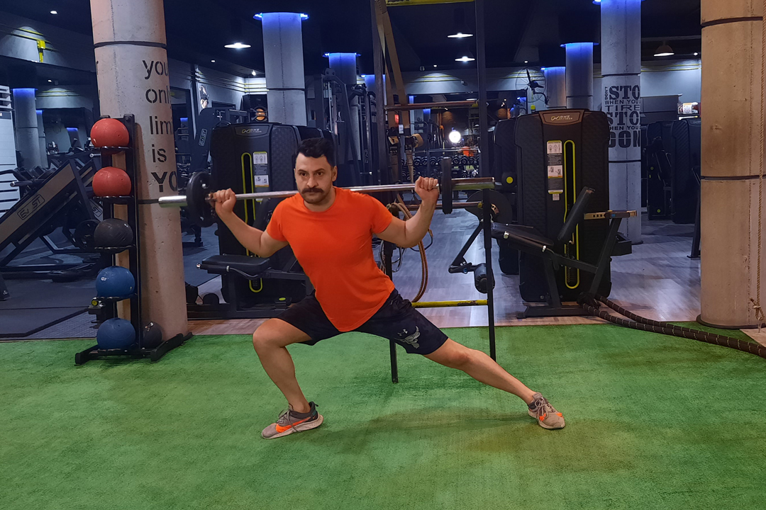 اسکوات اسپلیت با هالتر به پهلو