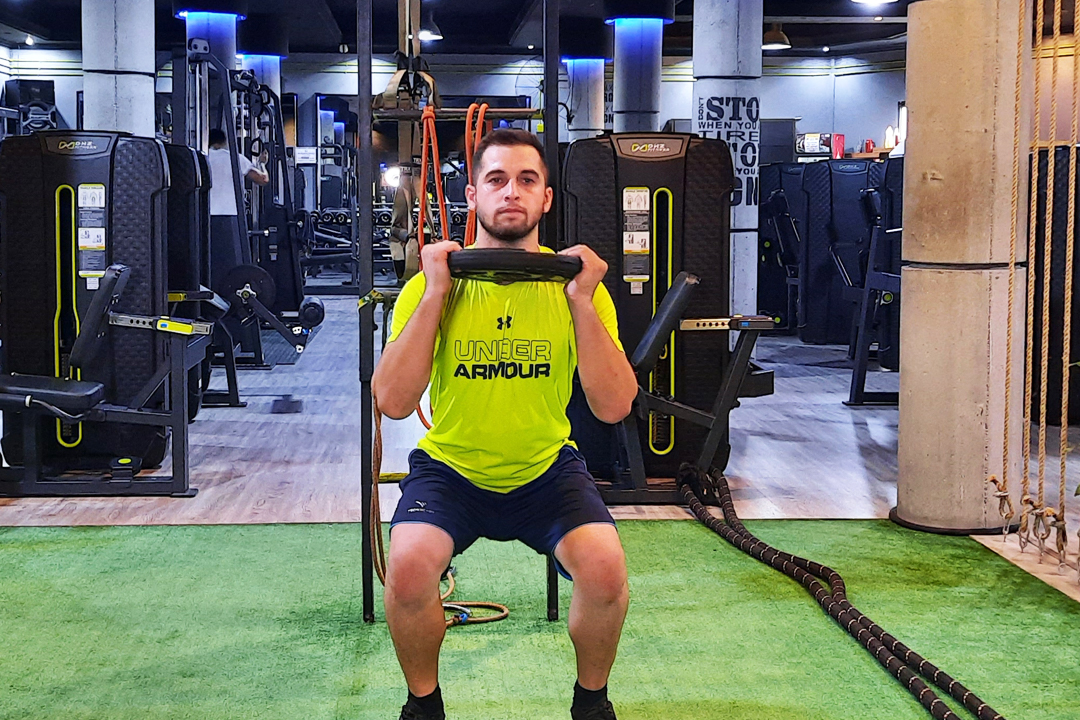 اسکوات از جلو با صفحه وزنه