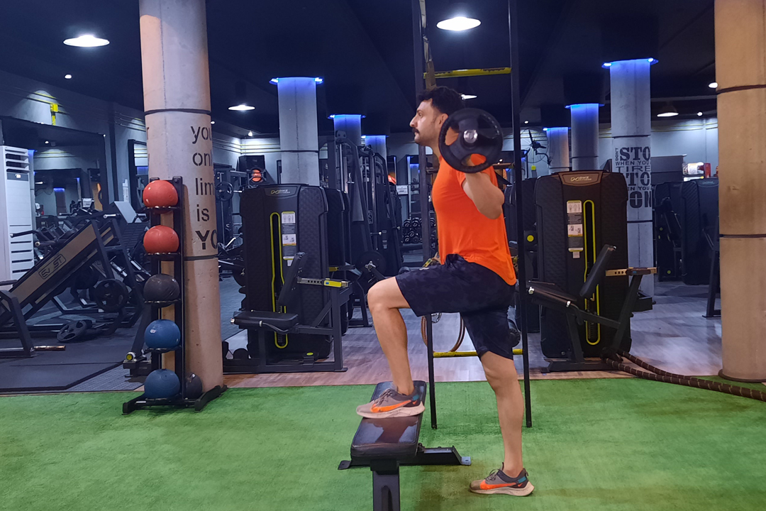 استپ آپ هالتر روی میز