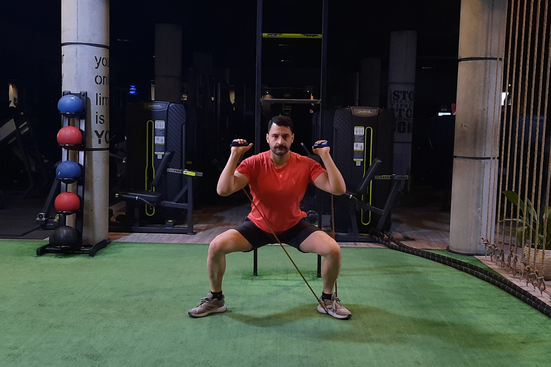 اسکوات به پهلو با کش