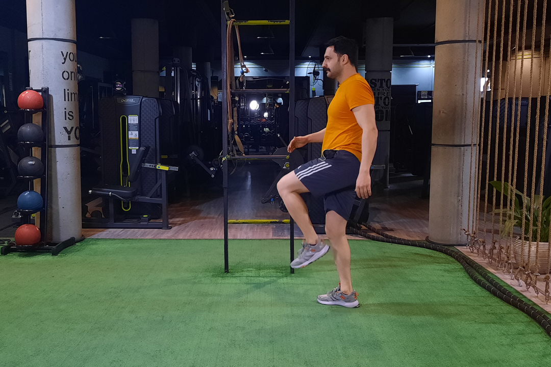 دویدن با چرخش ران به داخل