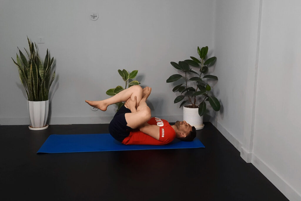 کشش پریفورمیس زانو ضربدری خوابیده