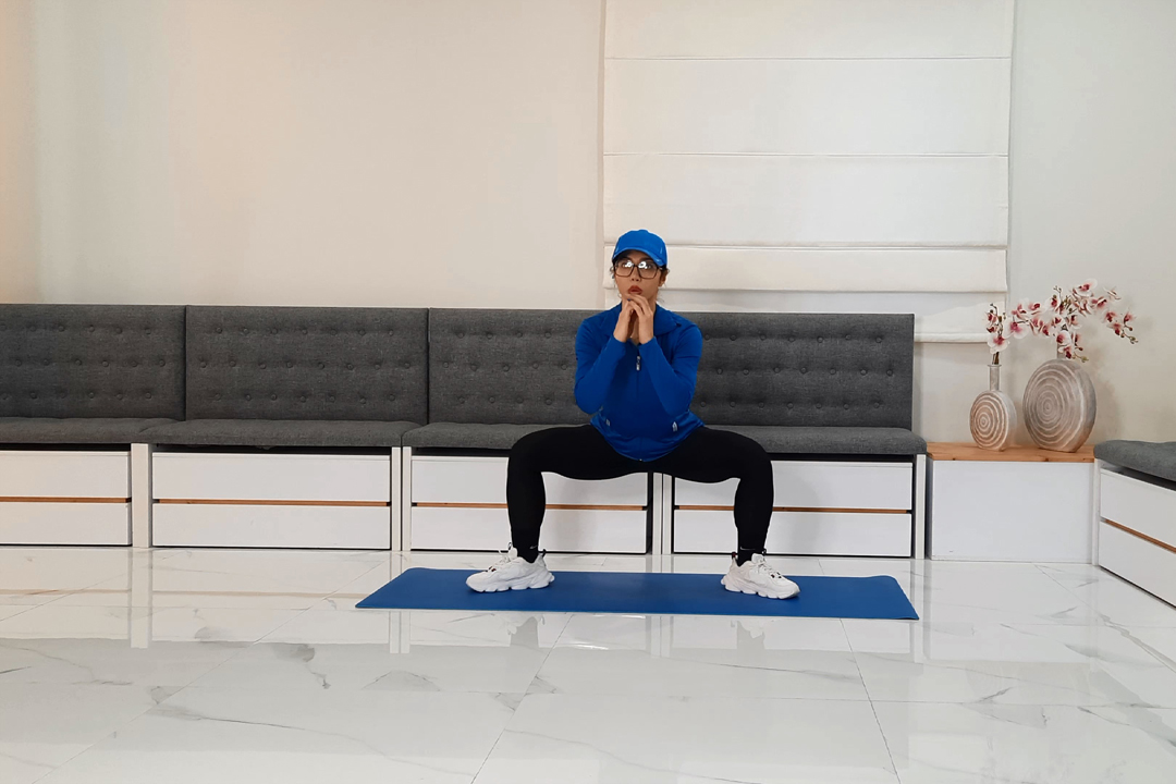 اسکوات پا باز