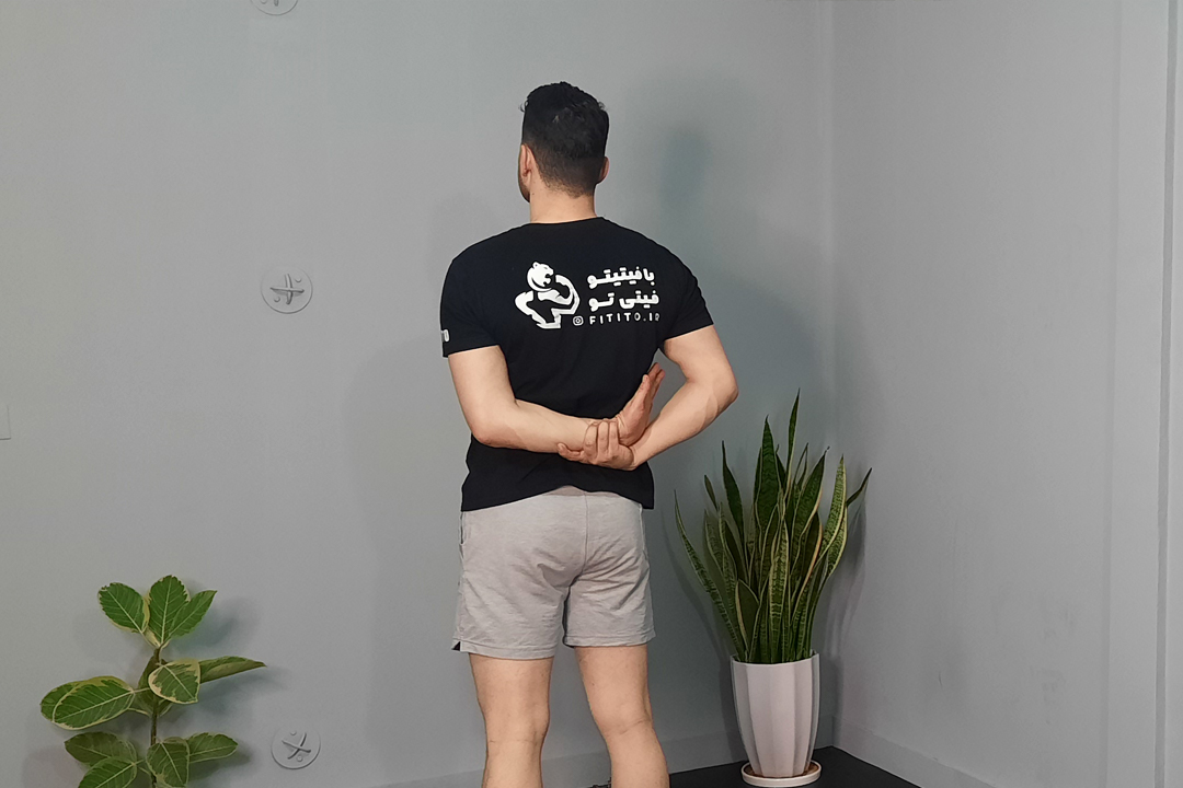 کشش سرشانه دست خم تک پشت بدن