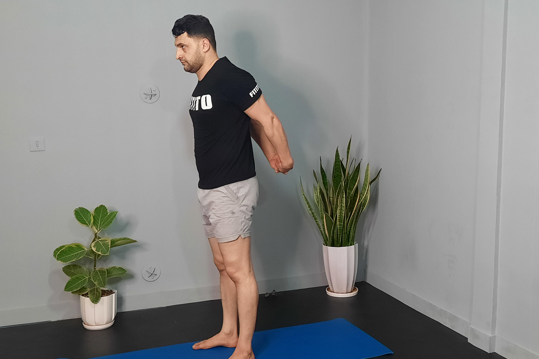 کشش سرشانه جلو دست قلاب پشت بدن