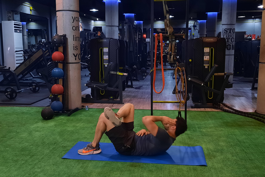 شکم کرانچ شکل چهار