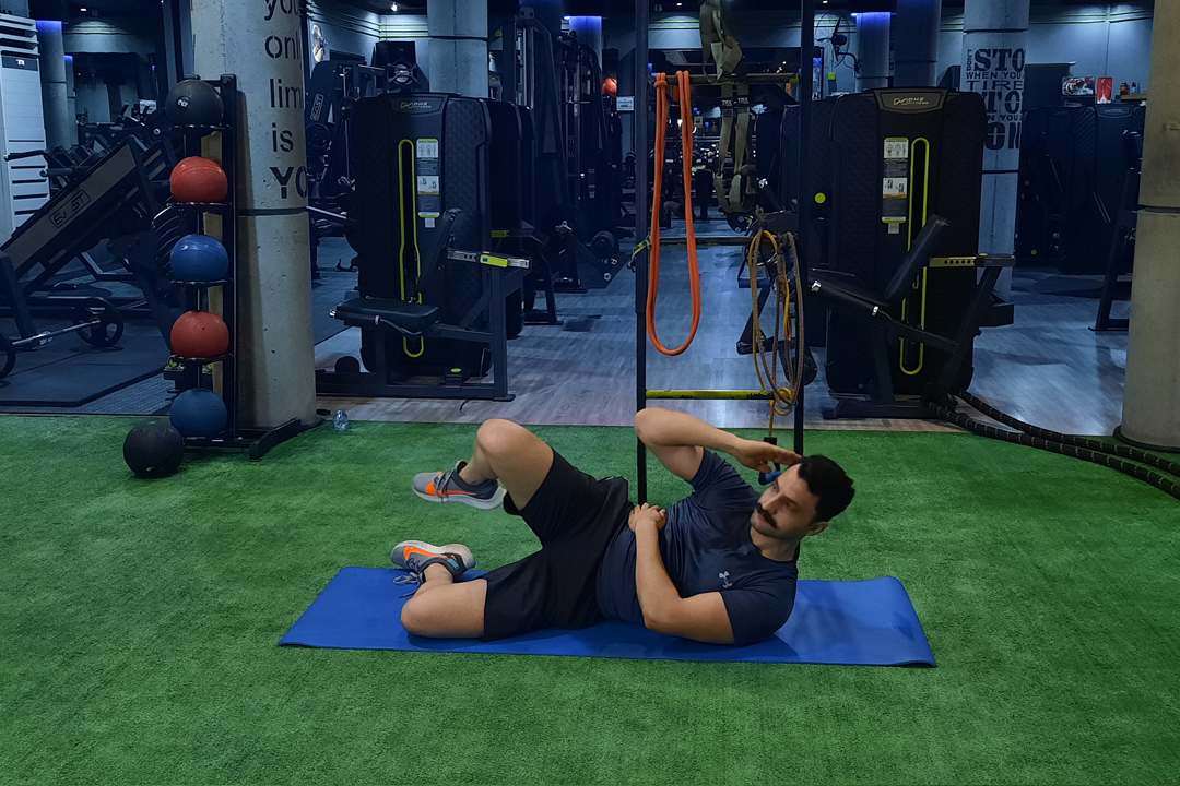 شکم کرانچ پهلو تک پا زانو جمع