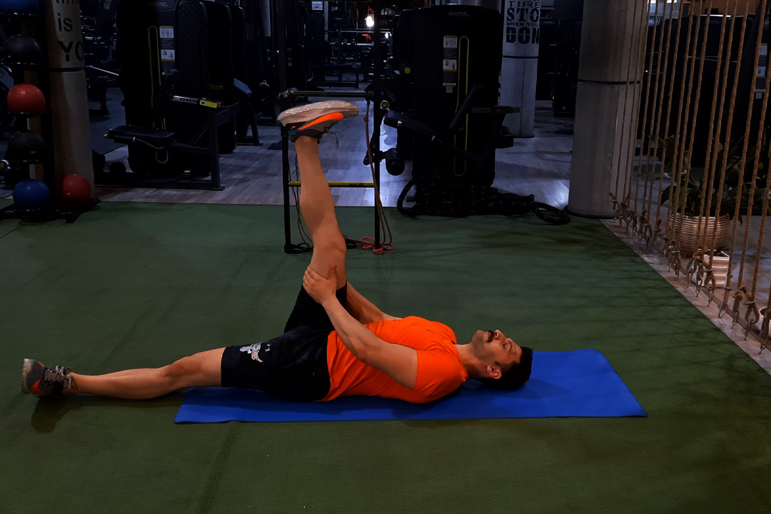 کشش همسترینگ تک پا خوابیده