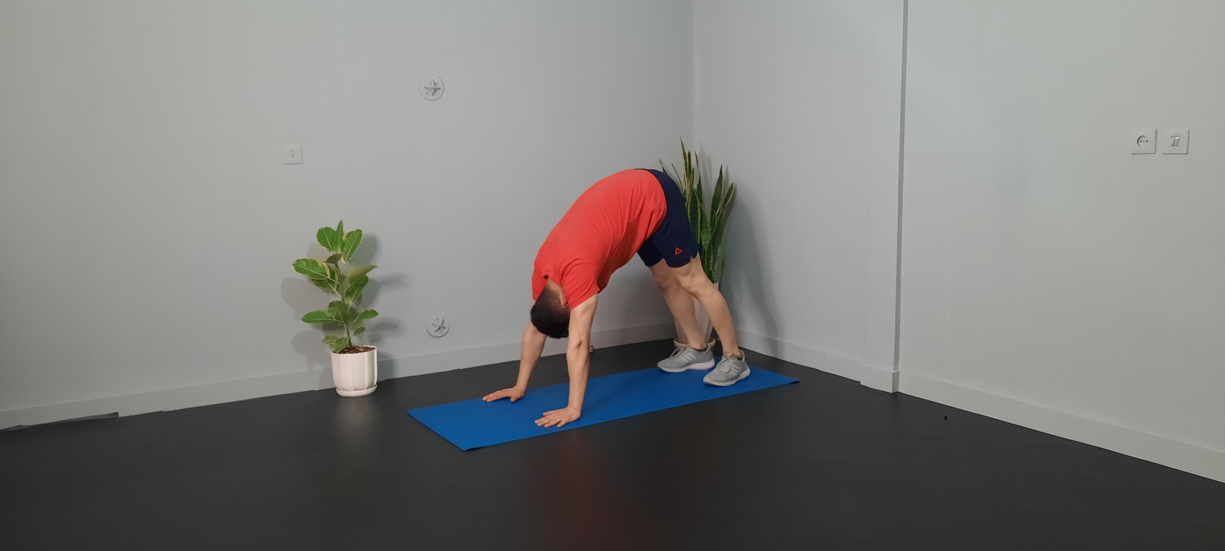 کشش همسترینگ حرکت کرم