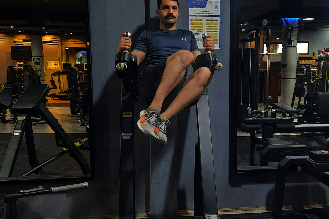 زیرشکم خلبانی مورب زانو جمع