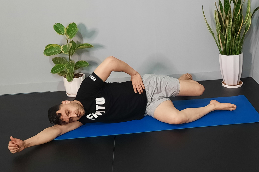 کشش ایلیوتیبیال بند زانو بالا پهلو خوابیده