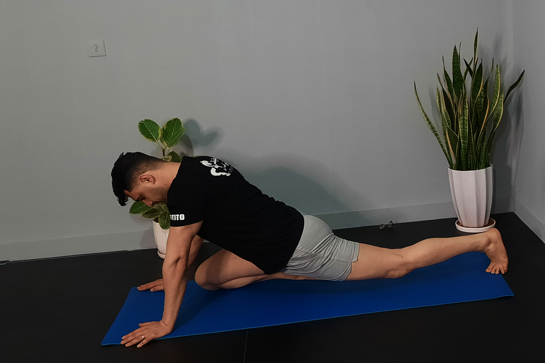 کشش خم کننده ران حالت لانجز زانو خم