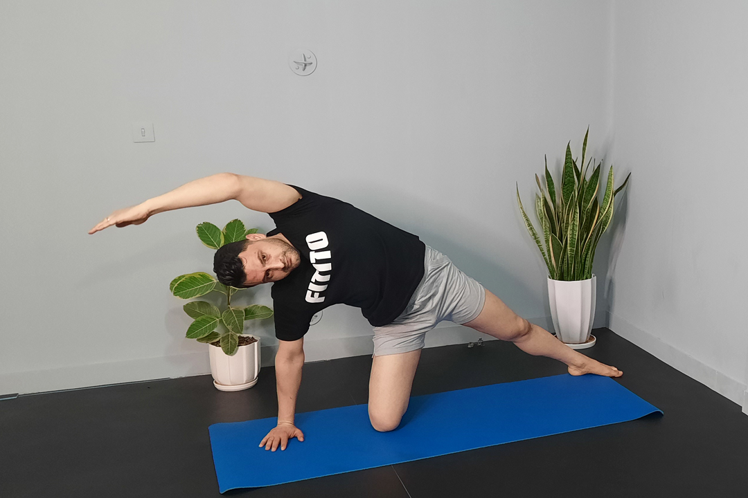 کشش خم کننده ران حالت پلانک پهلو