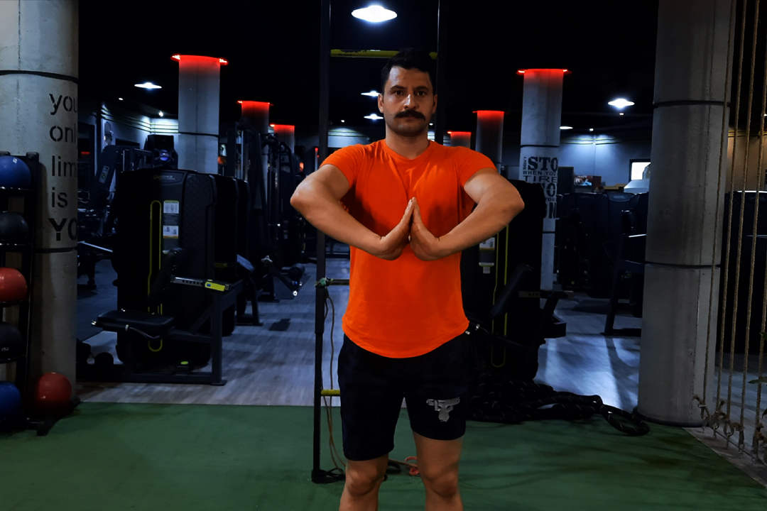 کشش ساعد جلو حالت دعا