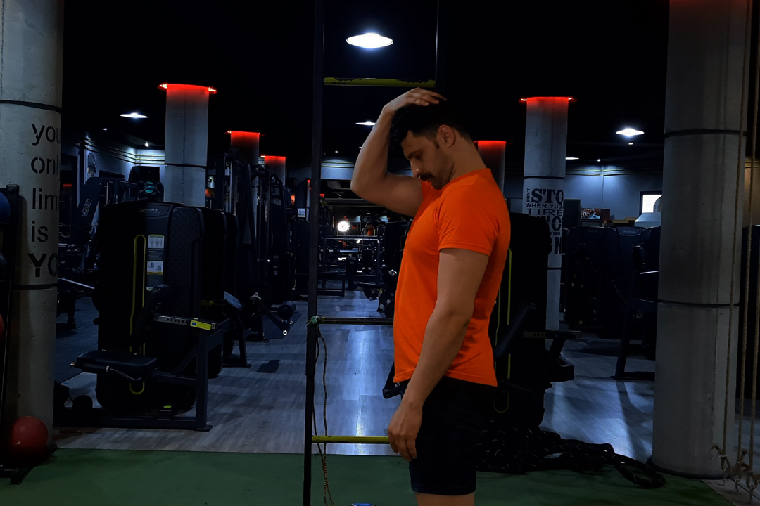 کشش پشت گردن