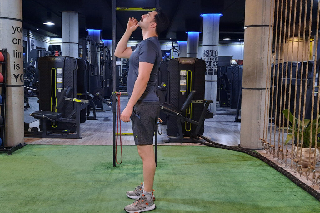 کشش جلوی گردن