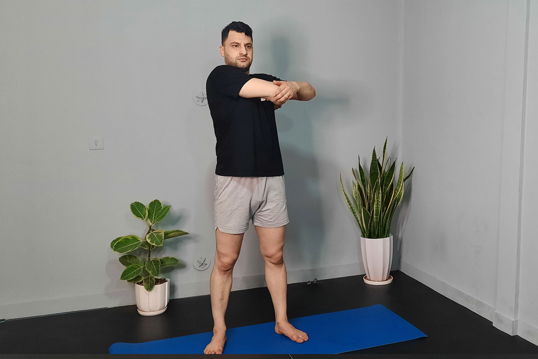 کشش پشت بازو افقی