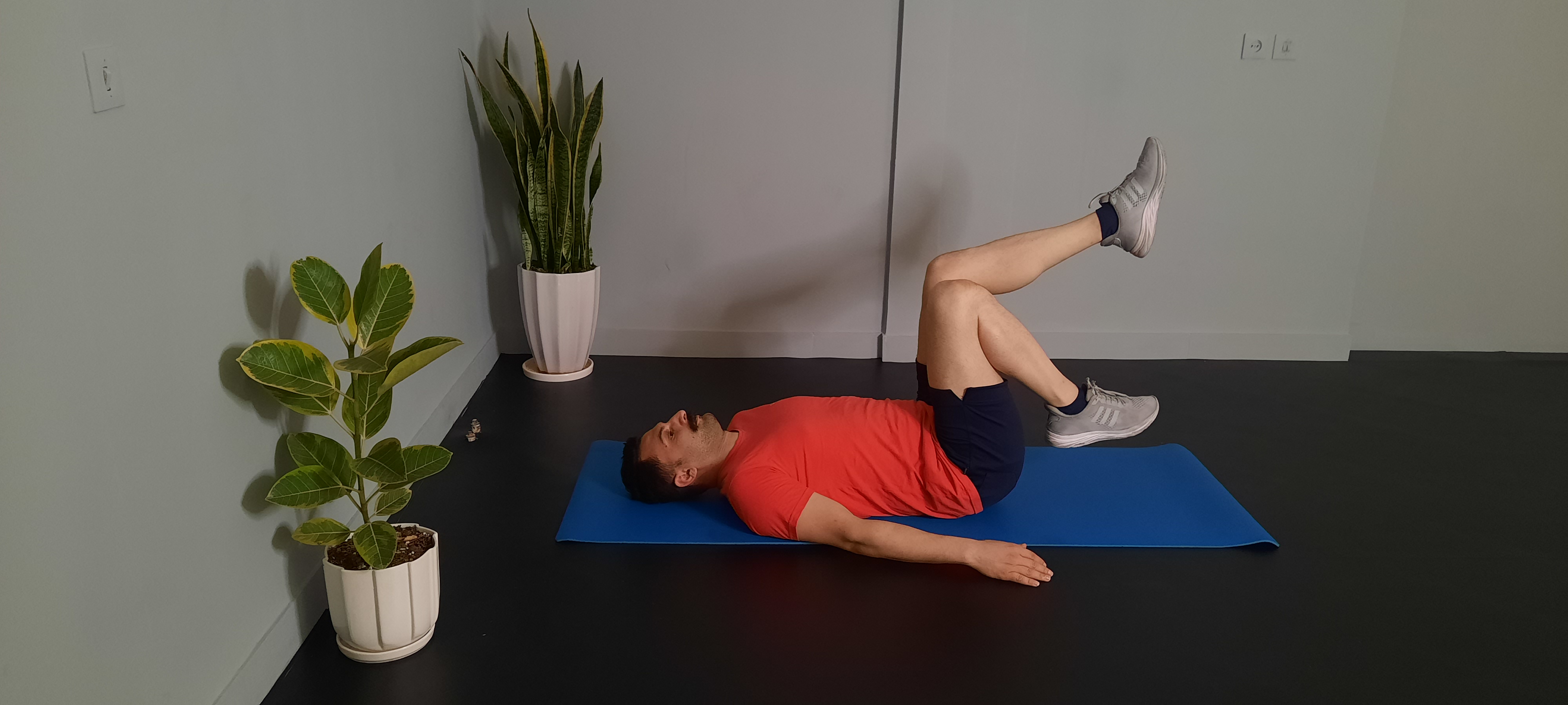 خم و باز کردن زانو 90 90