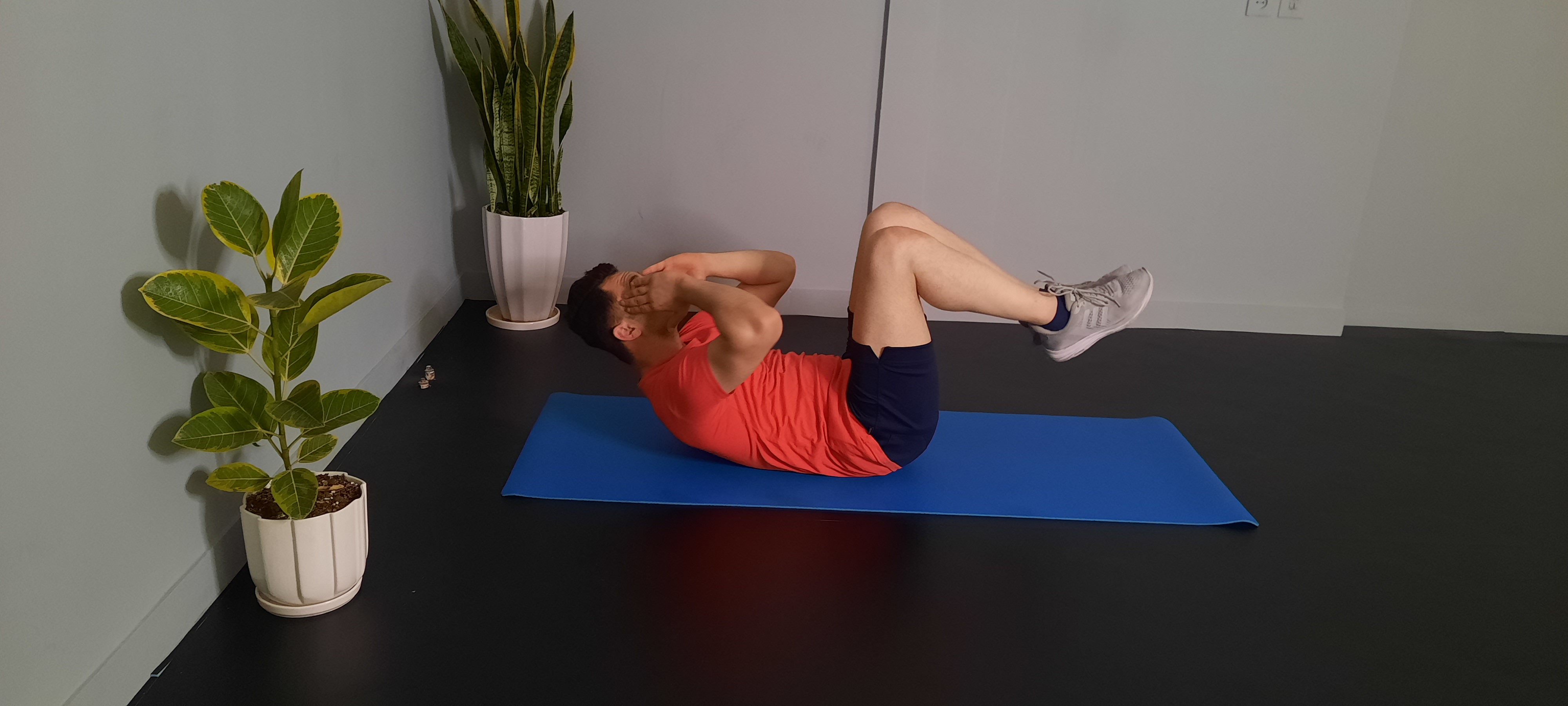 شکم کرانچ زانو بالا