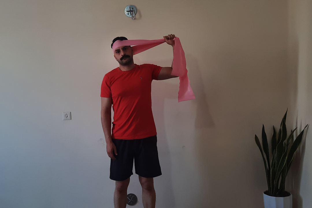 خم کردن جانبی گردن با کش