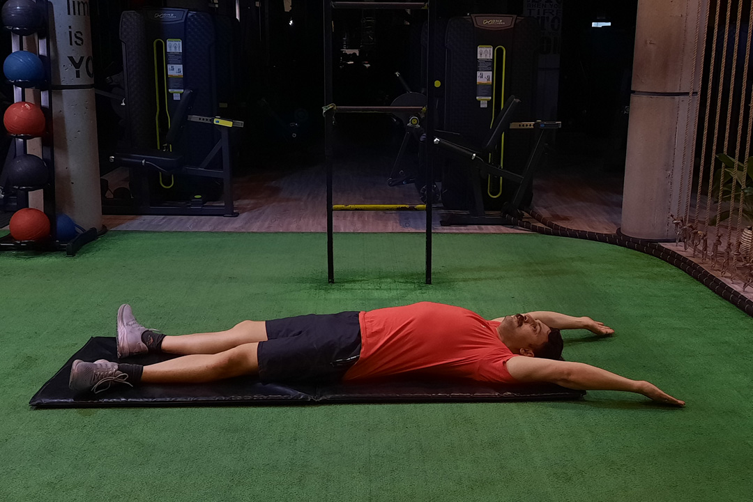 دست حالت Y با پشت کتف ایزومتریک خوابیده