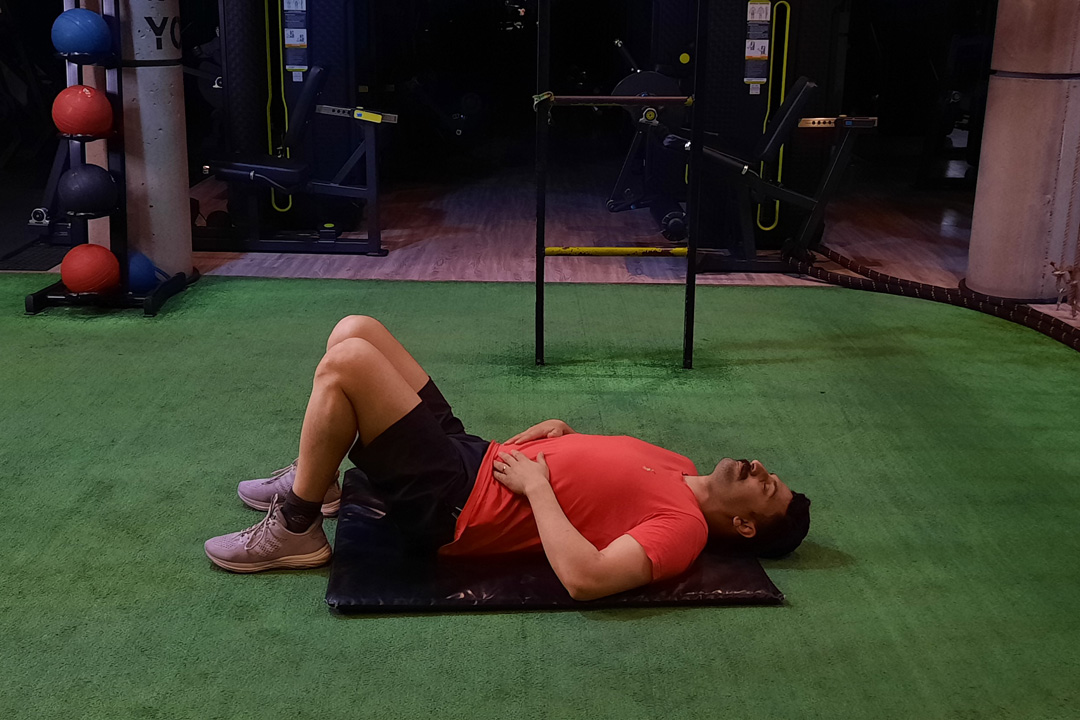 تنفس عمیق خوابیده با چشمان بسته